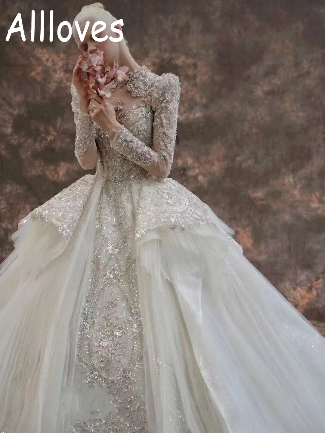 Luxuriöse funkelnde Kristalle Spitzenkugelkleid Brautkleider mit langen Ärmeln Dubai Arabisch funkeln