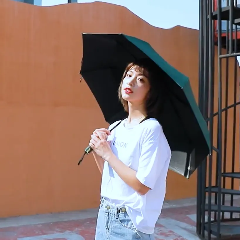 Parapluie pliant créatif à colle noire UV, pare-soleil Anti-UV, triple pli, de haute qualité