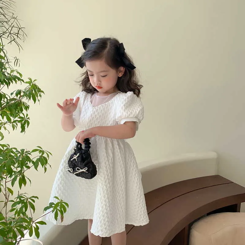 Style coréen Été Enfants Filles Robe Perles Courtes Manches Courtes Robes De Princesse Blanche Vêtements Mignons E204 210610