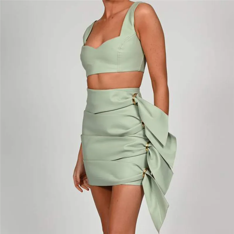 ISAROSE Fashion PU Leather Dress Due pezzi Set Sexy Crop Top senza maniche aderente Slim Side Nappa Summer Mini Abiti 210422