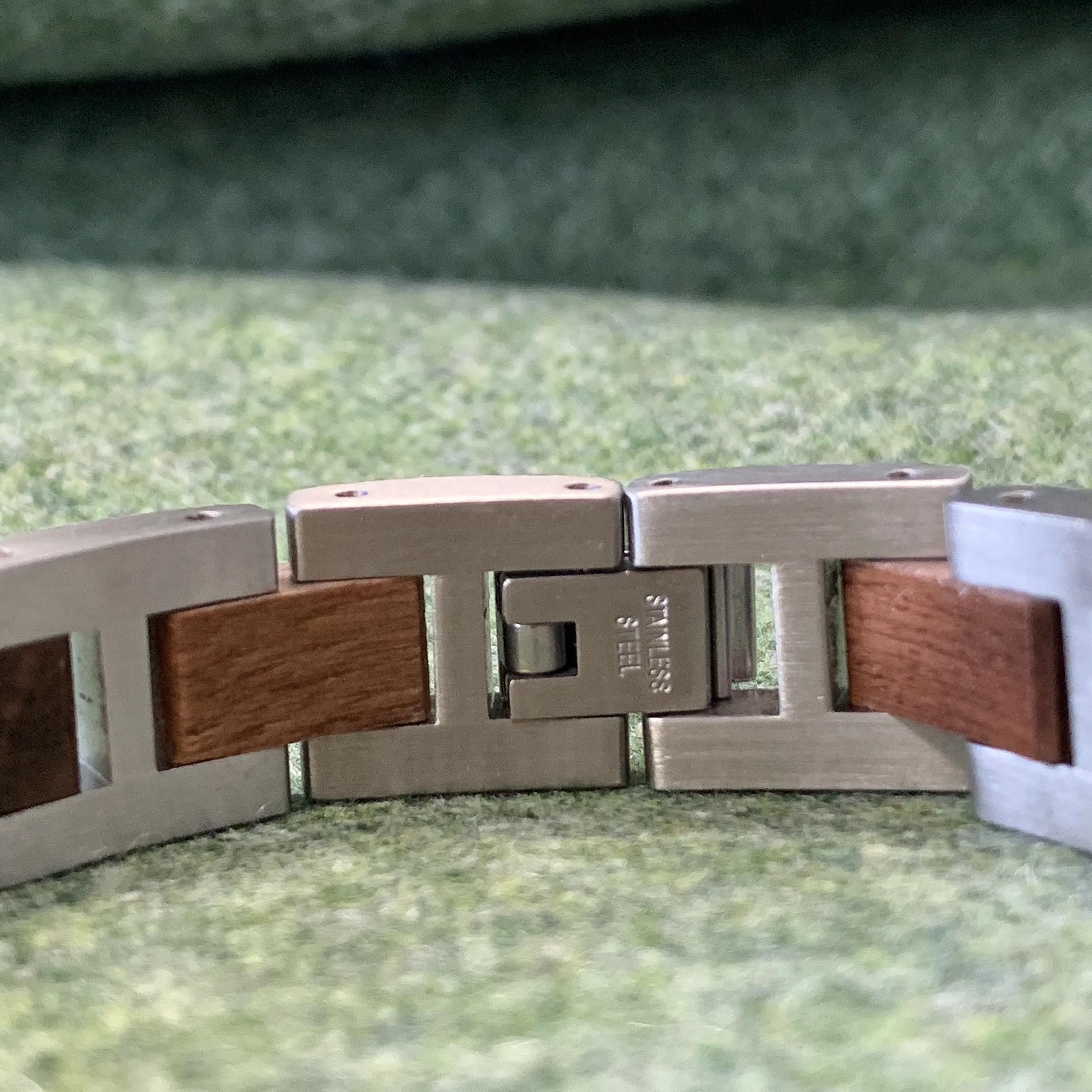 SellingProducts Niestandardowa bransoletka ze stali nierdzewnej Walnut Wood Bransoletka Mężczyźni Silver Wristband
