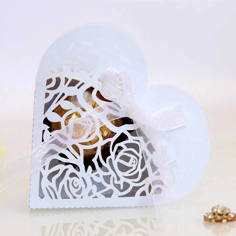 Amour Coeur Découpé Au Laser Creux Chariot Faveurs Cadeaux Fleur Bonbons Dragée Boîtes avec Ruban Baby Shower Fournitures De Fête De Mariage 210724