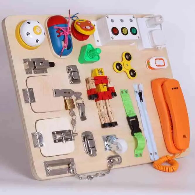 2021 new dign gam for brain development wooden busy board toy puzzle gam for kids337G9059219