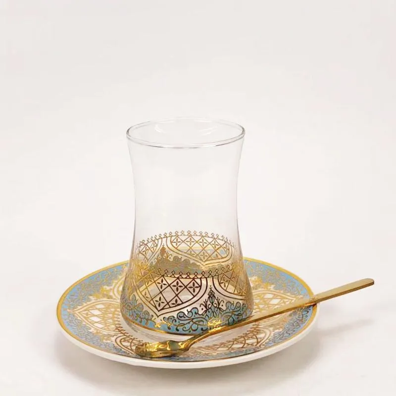 スプーンコーヒーカップでセットされたカップソーサートルコのティーグラスロマンチックなエキゾチックなガラスブルーゴールドキッチン装飾
