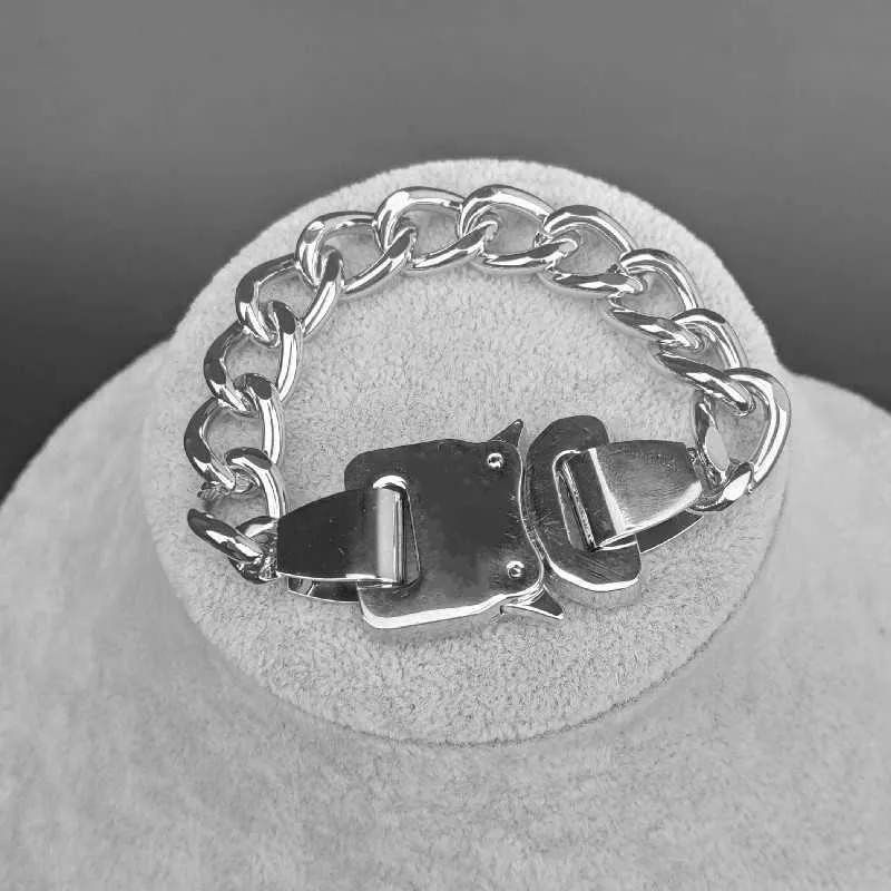 2021ss Alyx Bracelet Accessories Metal Button Alyx Chain Necklace Men Women Alyx Bracelet Belts Q0717311l