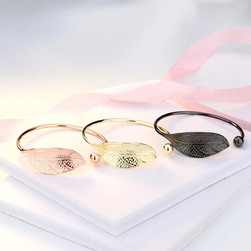 Zhouyang Bangles para mulheres doce literário elegante folha fresca em forma de 4 cor charme aberto bracelete presente de jóias kah139 q0719