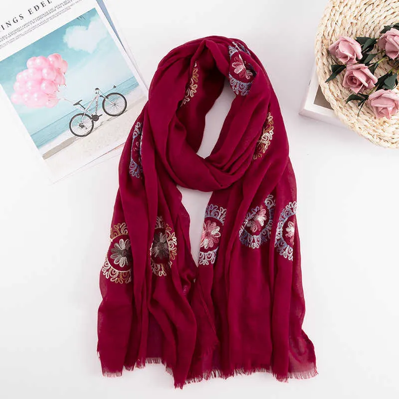 New embroider scarf Muslim hijab scarves sweet floral soft plain shawl soft foulard viscose cotton soft winter wrap shawls Q0828