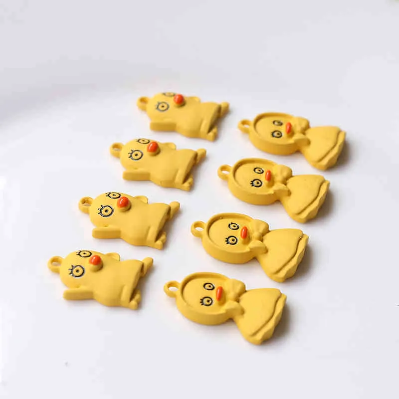 Mignon petit canard jaune forme alliage peinture en aérosol charmes faits à la main bijoux à bricoler soi-même boucle d'oreille/accessoire de vêtement