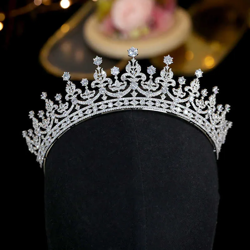 Tiaras Classic Queen Crowns Style Luksusowe Panny Młodej Tiaras, Ślub Korona Hair Hair Heats, Hedding Sukienka Parada Biżuteria X0625