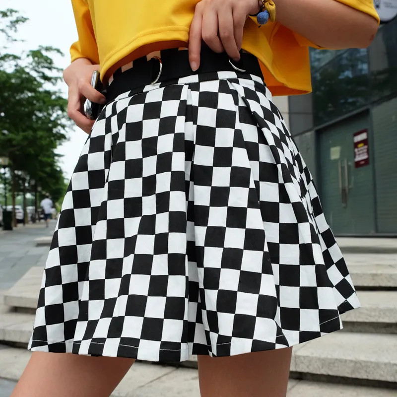 Kimutomo Casual Plaid Pleated Mini Skirt Women High Waist Black White Contrast Color Panelled Slim Skirt Spring Fashion 210521