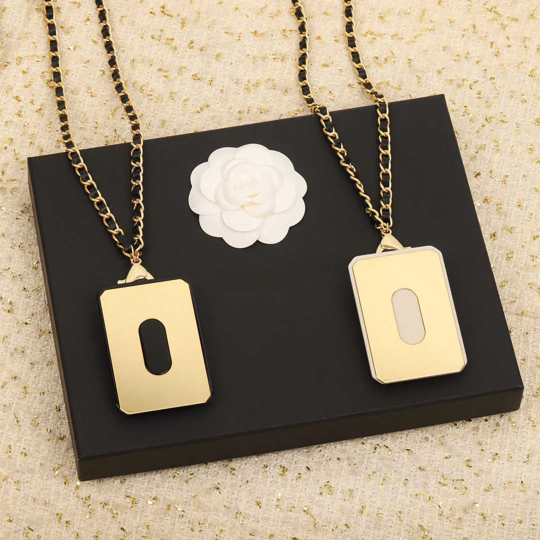 2022 HOT MASHION MASHION GOLD GOLD COLED Black White Mirror Leather Stail Necklace Big Pendant Fine Top Quality Luxury