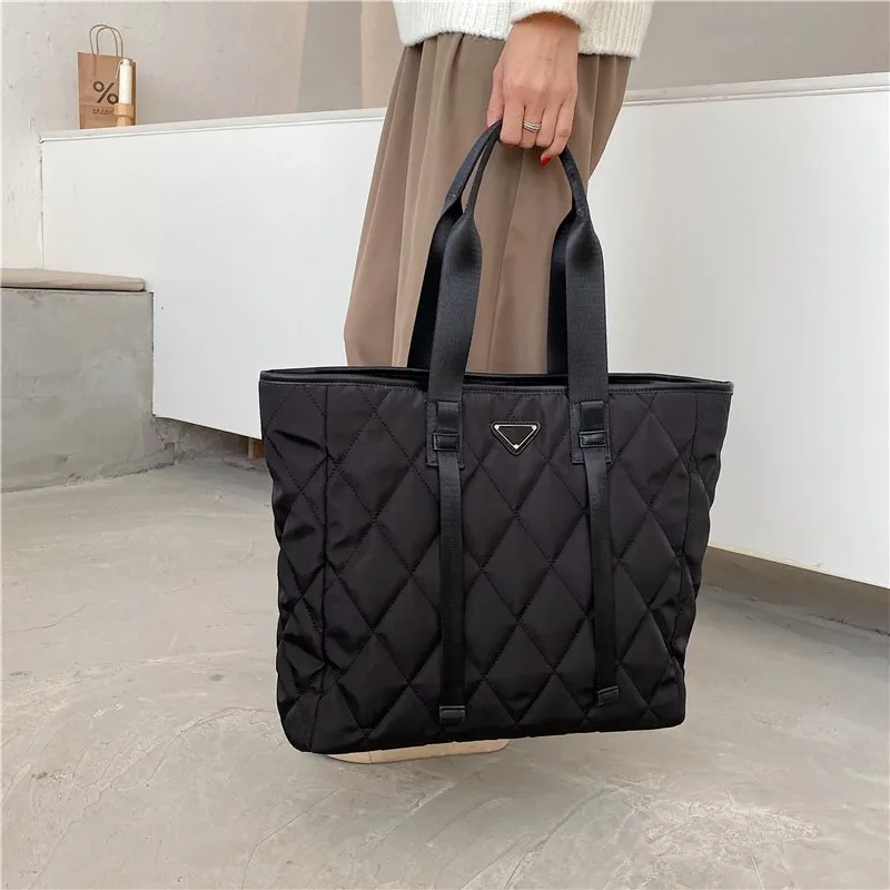 Дизайнерская бренда женская сумка для сумки Rombus Проверка мешков на плечо большую емкость женская сумочка высококачественная нейлоновая сумка для покупок 220327V