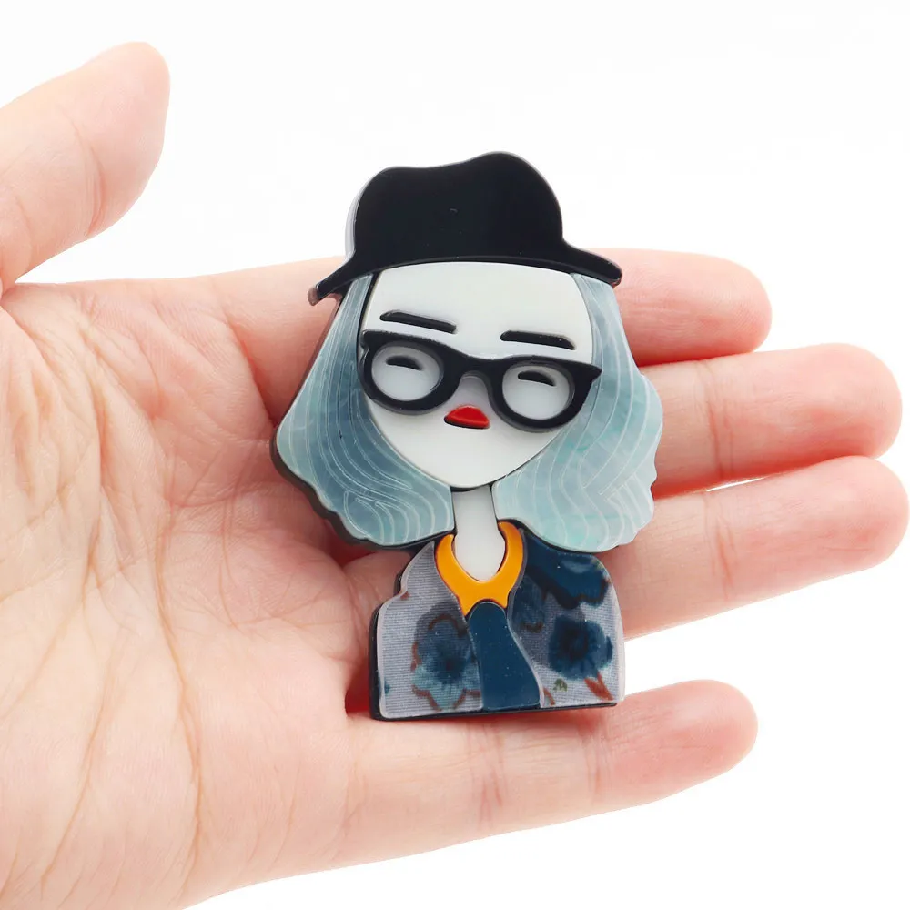 Adorável menina Cinza Cabelo Chapéu Broche e Pins Para Mulheres Resina Criativa Figura Lapela Pin Badge Broche Moda Jóias