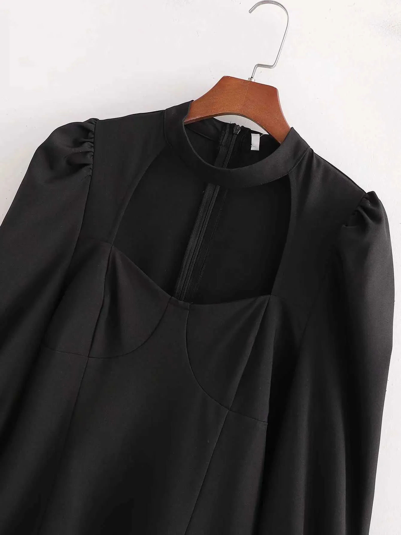 Kadınlar Siyah Elbise Hollow Göğüs Uzun Puf Kollu Slim-Fit Kısa Elbise Zarif Lady Chic Woman Elbiseler 210709