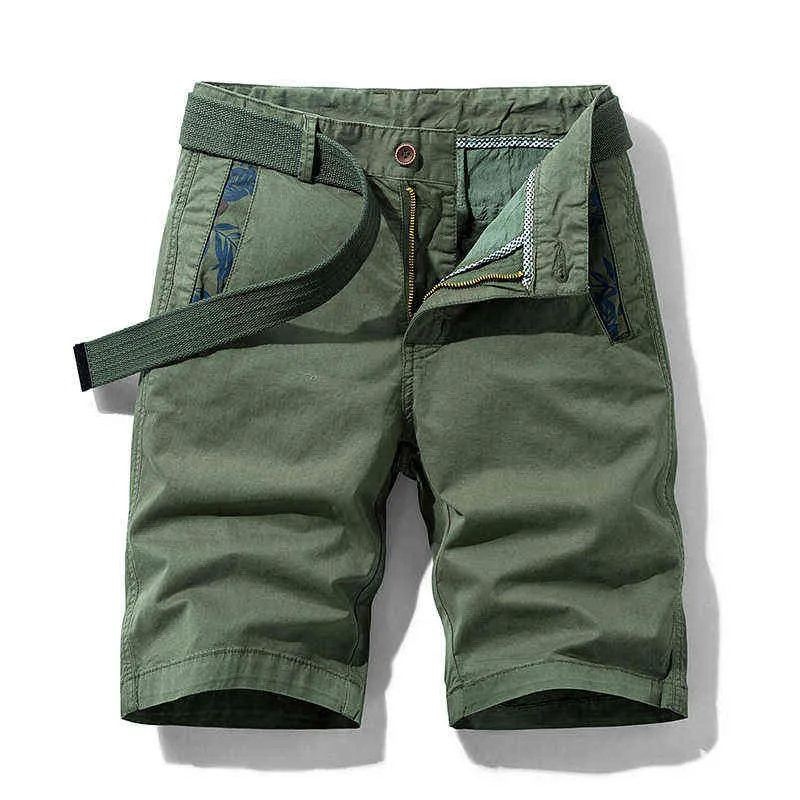 Pantaloncini da uomo 2021 Moda Tinta unita Classico Modello di cucitura Pantaloni da spiaggia Pantaloncini militari casual da uomo Bermuda da uomo H1210