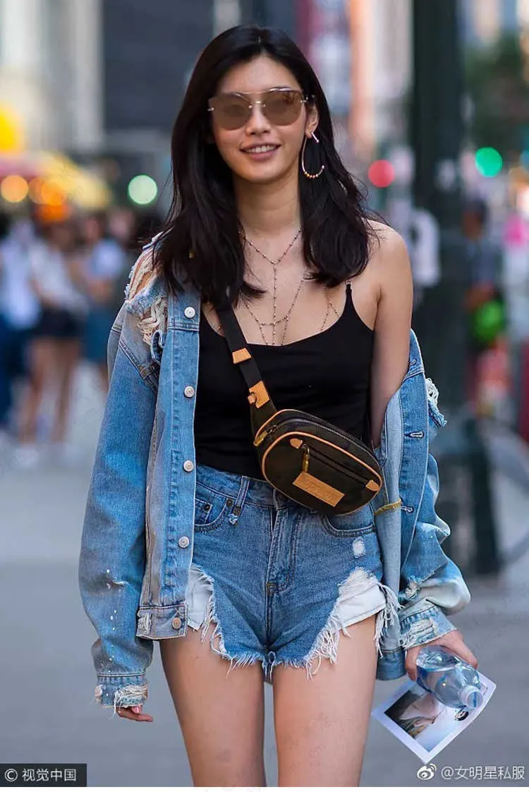 Damskie spodenki 21 Lato Nowy Styl Yang Mi's SAM SAMO R13 Denim Spodenki, Wysoka talia, Otwory, Dorywczo, Wełwawe i Cienki Dżinsy