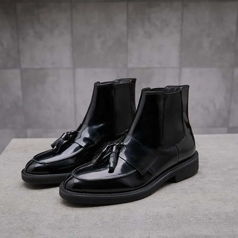 Botas Retro de invierno con punta en pico para hombre, botas Chelsea negras con flecos, botines negros de cuero genuino hechos a mano para hombre