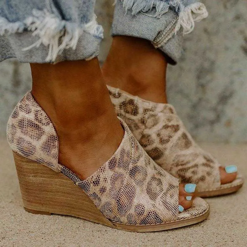 2121 Nya Kvinnors Skor Sommar Mode Casual PU Solid Färg Leopard Print Open Toe Heel Wedge High Heel Sandals 1KB081 Y0721