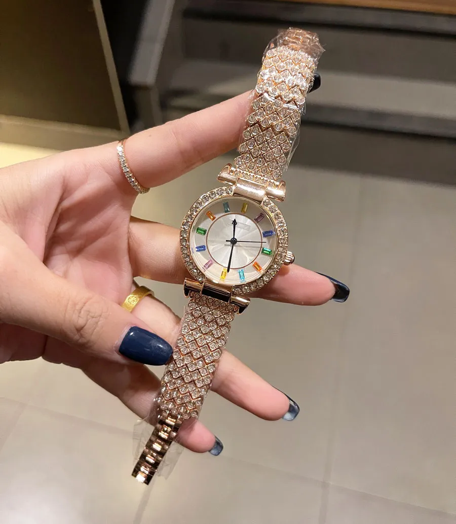 Orologi di marca Donna Donna Ragazza Orologio da polso di lusso in acciaio al quarzo con cinturino in metallo stile cristallo colorato Di32