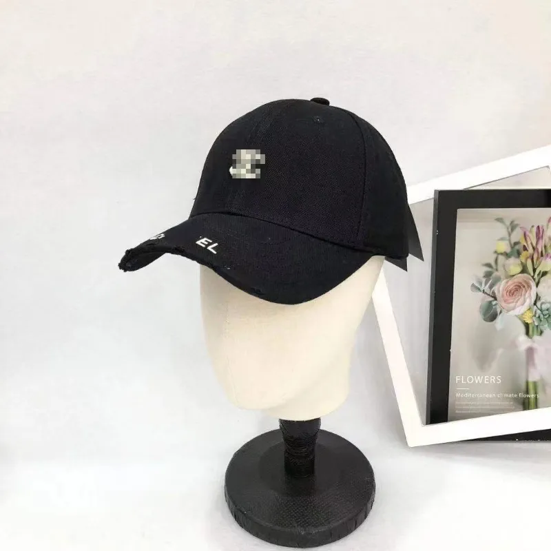 Luxurys Designers Hats Casquettes de Baseball Déchiré Bonnet Bonnet Chapeau avec Logo Lettre Impression Cap Mode Camionneur pour Homme et Femme