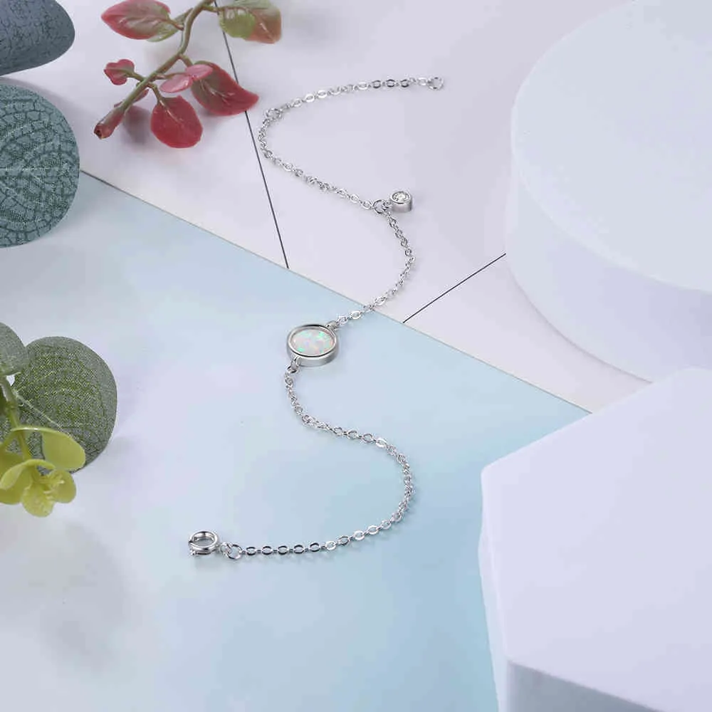 Jewelora Designer Silver Färg Rund Vit Opal Armband med Cubic Zirconia Classic Justerbar Chain Charm Armband för kvinnor