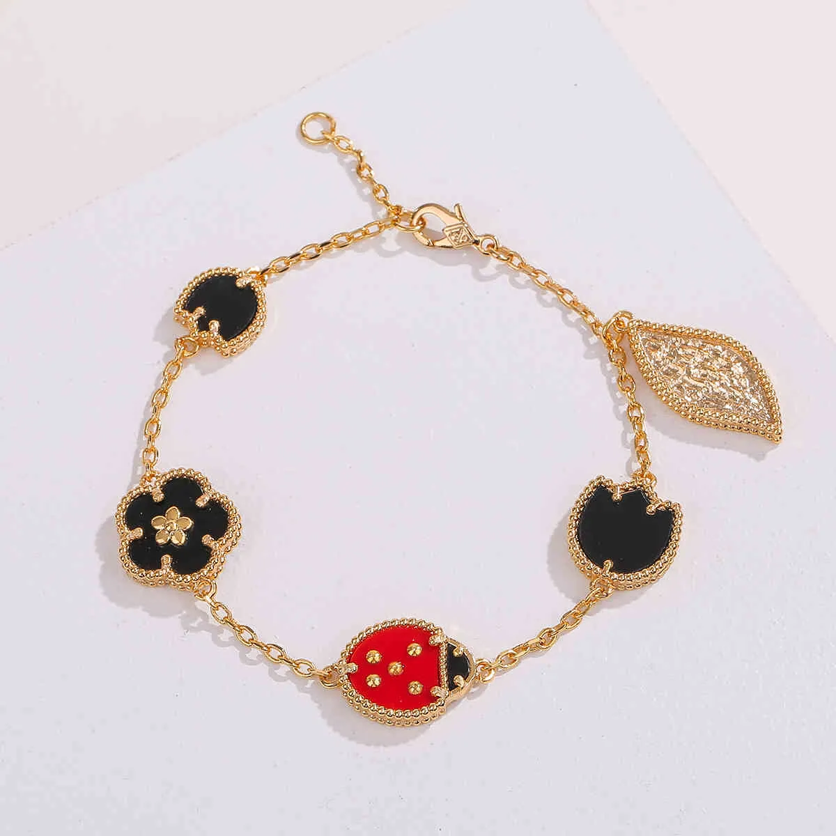 2021 Romatic Women Fashion Shell Lucky Spring Flower Ladybug Fauna Design Luxury Smart Bracelet Wedding Jewelry270Q