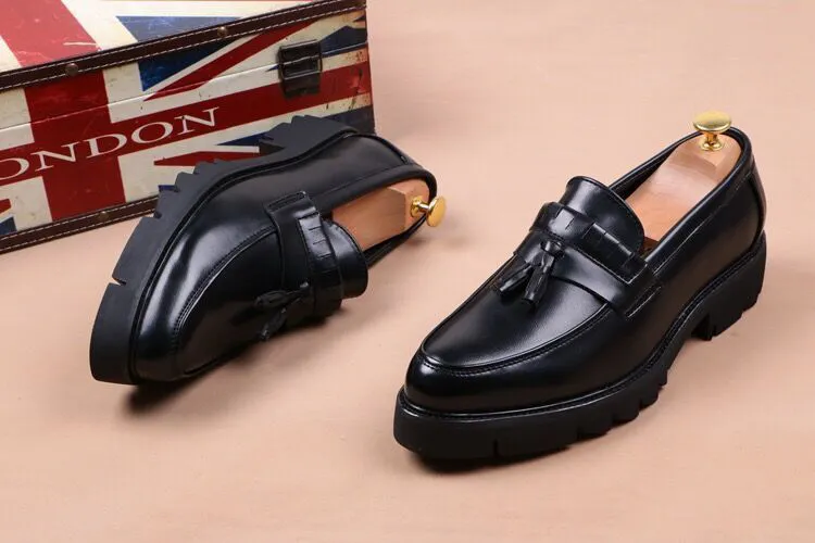 Koreaanse stijl heren casual bedrijf bruiloft formele jurk zacht lederen schoenen slip op kwastjes schoen zwart tij platform loafers man