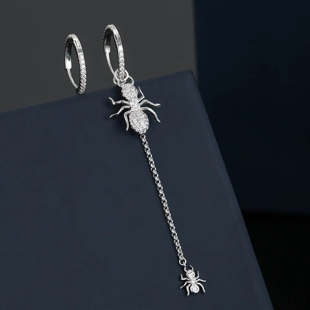 Umgodly Luxury Brand Asymmetric Ant Cubic Zirconia Silver Färg Long Drop Earrings Kvinnor Party Lover Smycken
