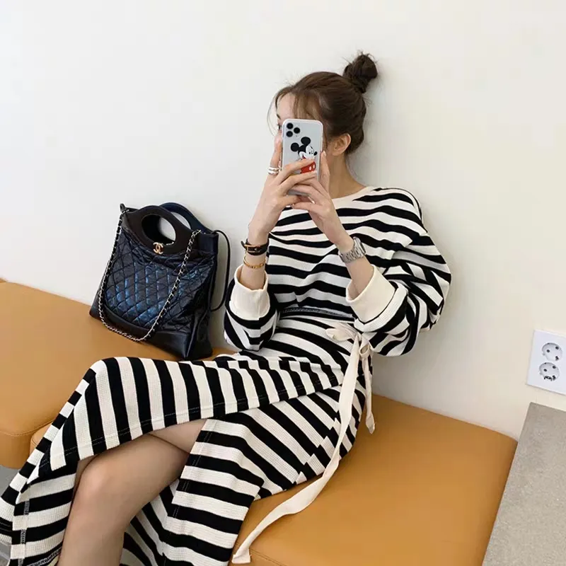 Qooth Retro Color Matching Stripes Dress Cinghie in vita Abito lungo allo spiedo sopra il ginocchio Gonna lunga Fashion Trendy Dress QT594 210518