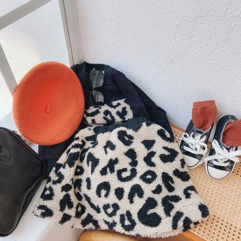 Vestiti della neonata Costume dell'anno di autunno di inverno i bambini Abiti di pelliccia della stampa del leopardo Coprimaglione caldo Set di abbigliamento bambini 210625