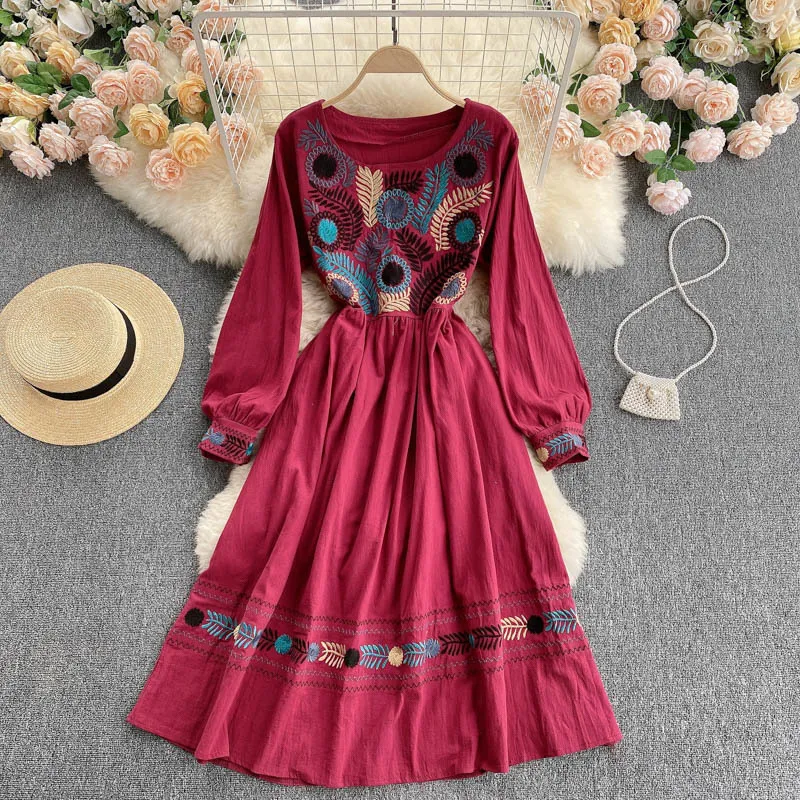 Spring Product Retro Vacation Vestidos Female Embroidered Round Neck Puff Sleeve Waist Slimming Ethnic Midi Dress GK641 210506
