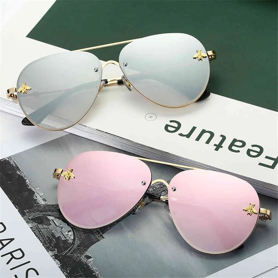 Marke Design 2021 Mode Frauen Kleine Biene Sonnenbrille Bunte Niet Gläser Weiblich Männlich Outdoor Reisen Brillen UV400