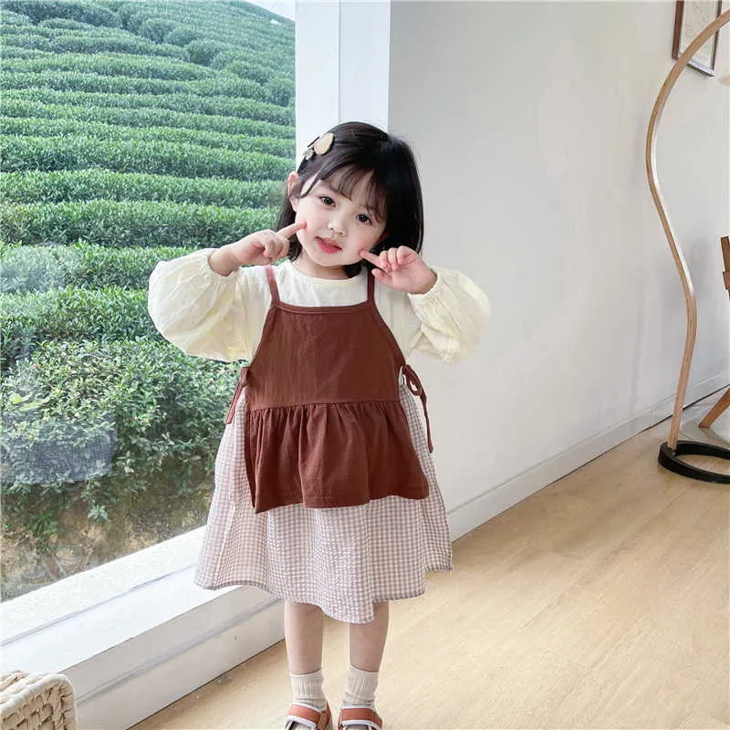 Spring Baby Girl 2-PCs Sets Beige Långärmade T-shirt + Sling Ruffles Plaid Dress Kids Kläder E6035 210610
