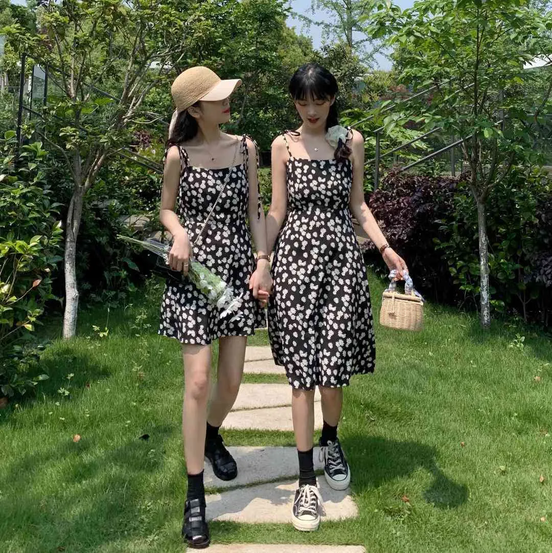 Elegant dress female retro daisy floral suspender skirt summer and Korean fashion women's clothing 210520