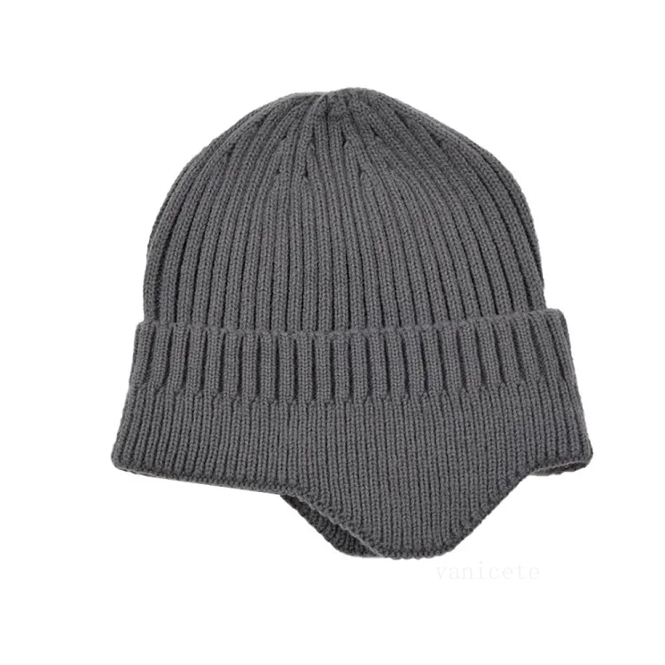 Chapeaux de fête chapeau tricoté européen et américain de couleur unie serti protection des oreilles de sports de plein air hommes et femmes automne et hiver bonnet chaud T2I52772