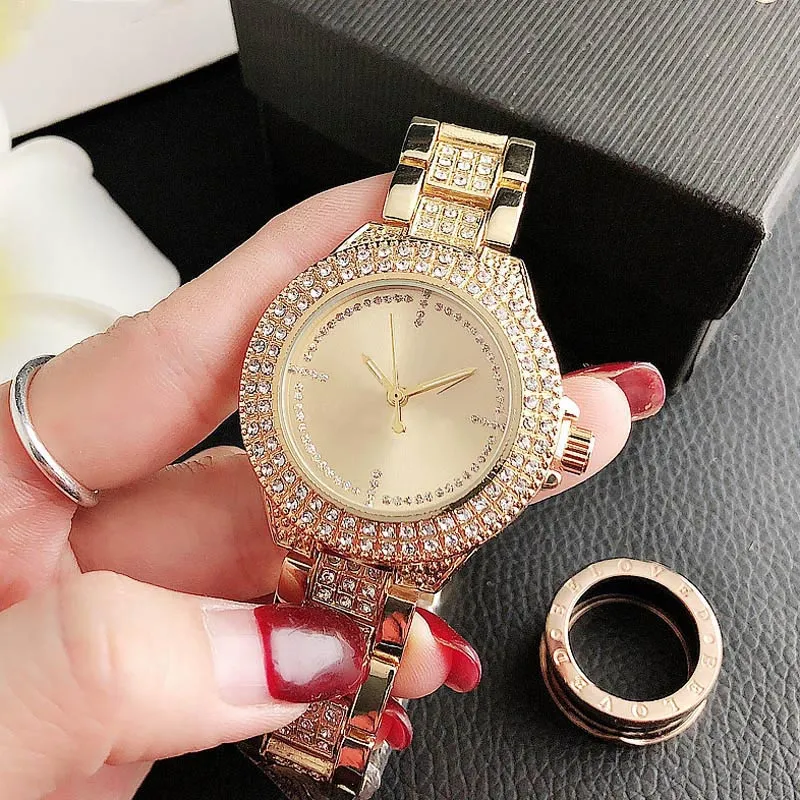 Brand Watches Women Girl Crystal Big Letters Stil Stahlband Quarz Handgelenk Uhr M906660609