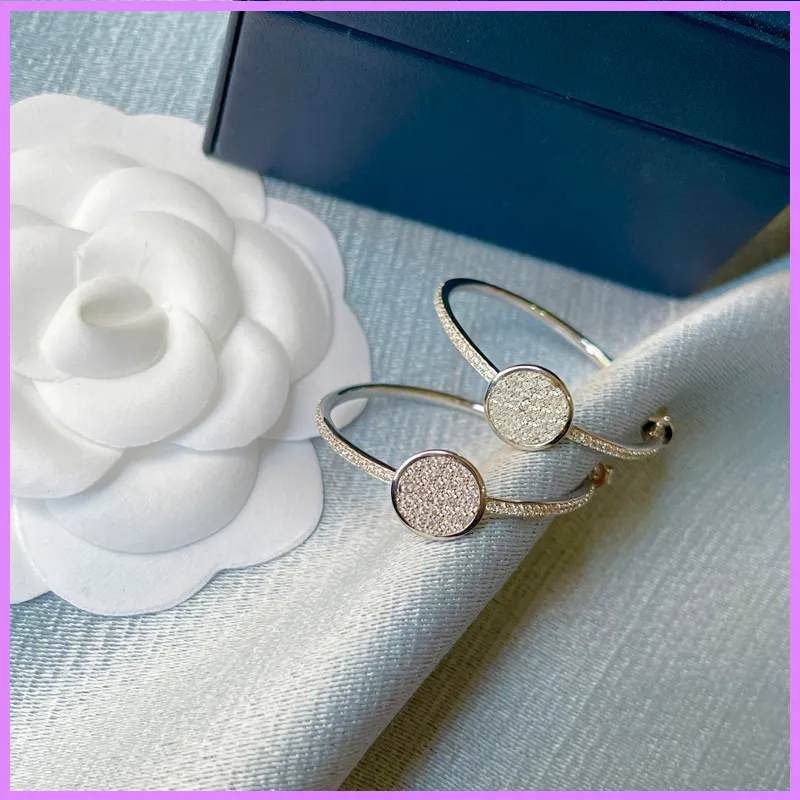 Donne Nuovi gioielli di design Orecchini rotondi in argento Moda di strada Orecchini con diamanti da donna orecchini a bottone da sposa S925 regali D222255F