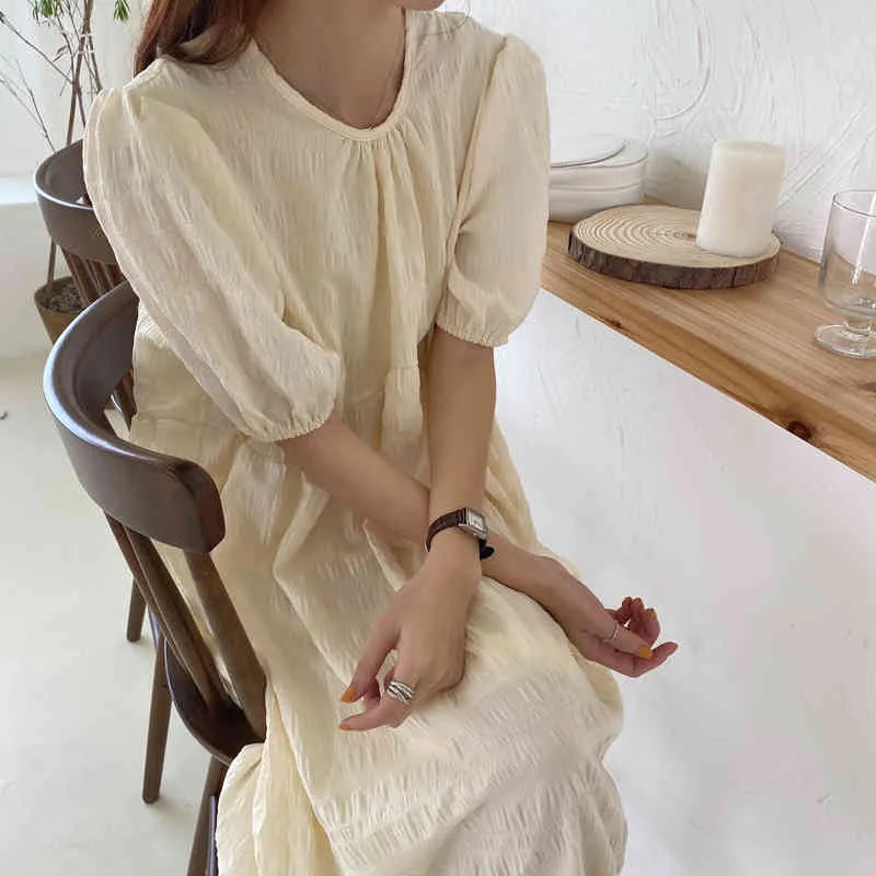 Korean Chic Elegantes solide Kleid Frauen Kurzpuffarm Vintage Maxi Kleider O-Neck Falten-Aprikosenrobe Sommer Vestidos 210519