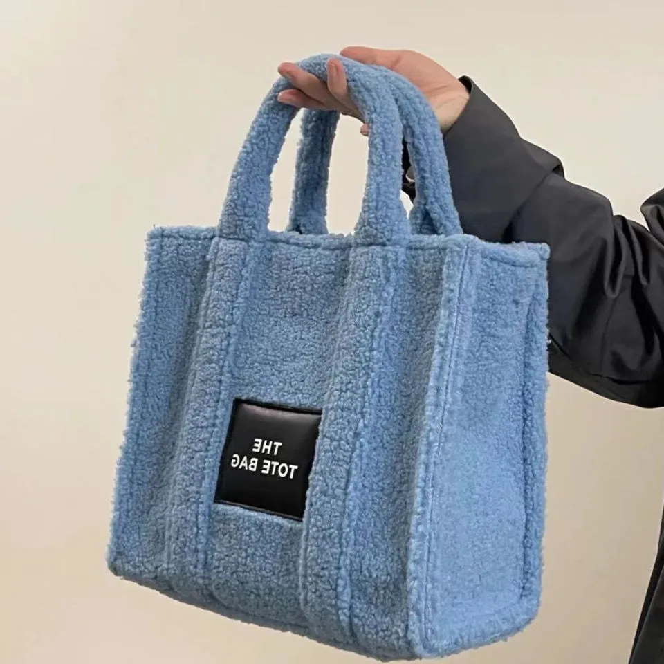 2021 Ny höst- och vinterlamm Cashmere Tote Bag Temperament Bär handväska Enkel axel över den kvinnliga väskan30y
