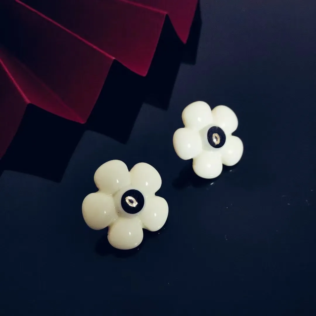 CH Earrings Pair C Camellia Studs Högsta Counter Quality Classic Style Luxury Brand Design 5A Studs Brass Gold Plated Official RE267G