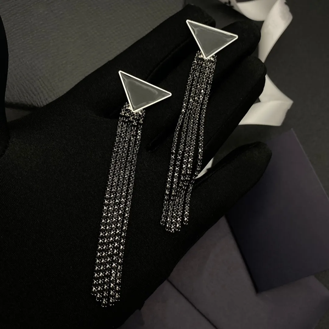 Модная личность, властная уличная кисточка для бриллиантов Серьги Серьги высококачественные женщины серебряной иглы 9253209