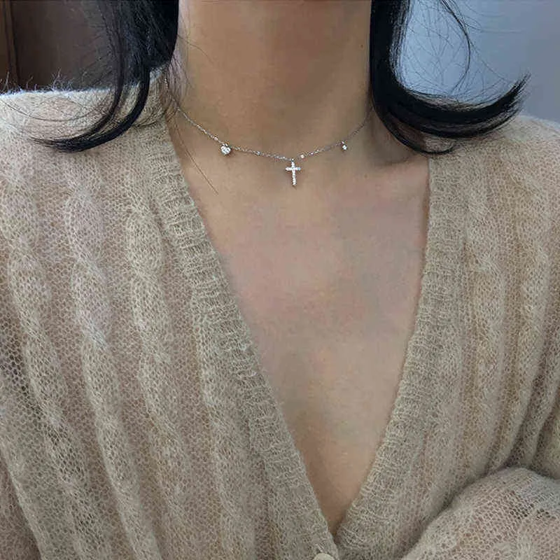 Personlighet 925 Sterling Silver Cute Cross Necklace Love Clavicle Chain Shiny Zircon Star Pendant Ladies Party Jewelry Gift Y120423034760