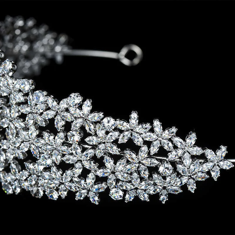 Nuevo Lujo Barroco Diamante de imitación Corona nupcial Tiaras Zircon Flores Tiaras Novia Diademas Accesorios de joyería para el cabello de boda Regalo X0625