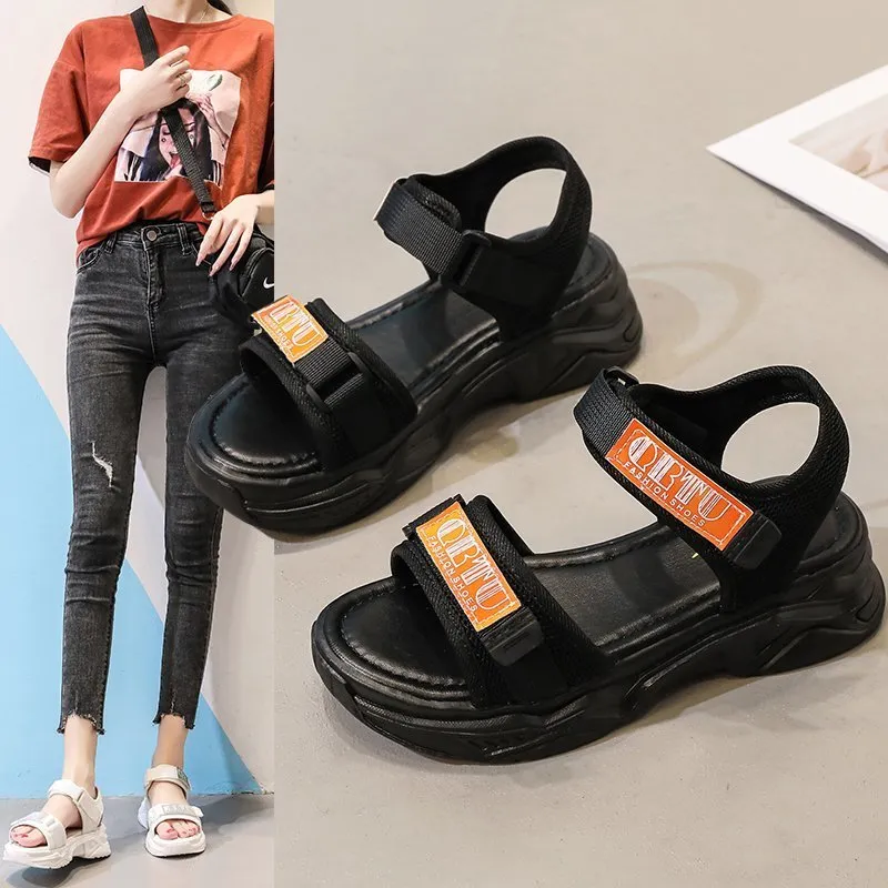 Nieuwe hot platform sandalen voor vrouw zomer mode casual dikke sandalen vrouwen buitensporten strand witte zwarte sandalen 210426