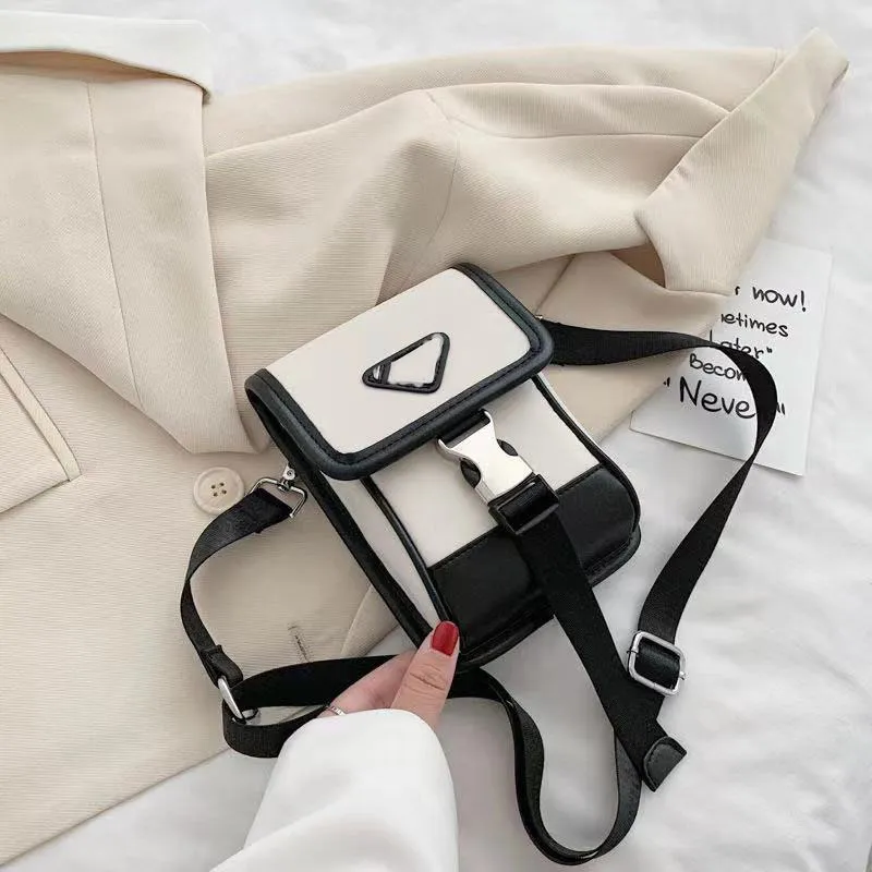 2021 nieuwe luxe vrouwen sleutelhanger mobiele telefoon tas vrouwen lat mini tas lange keten schouderband Messenger Bag Draw308s