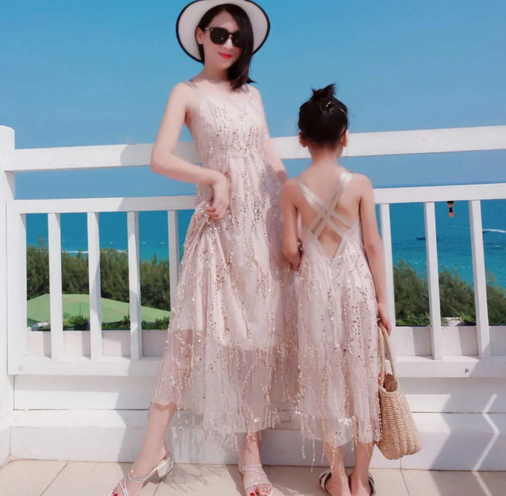 Mor dotter kläder strand klänning sommar sequins tofs förälder-barn kläder flicka outfit ym001 210610