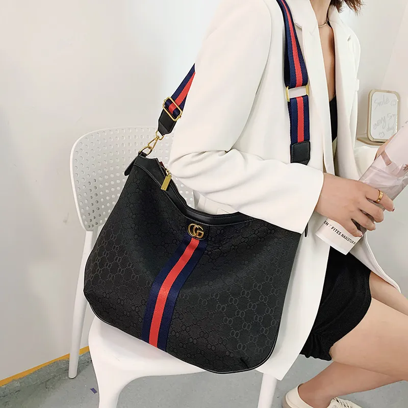 2024 Neue Designerin Damen Crossbody Schulter weibliche Mode große Kapazität Single Messenger Rucksack Big Bag Leinwand Achselhöhle Handtaschen Outlet Outlet