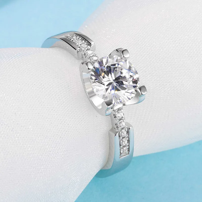 Oevas Real 1カラーMoissanite 18Kホワイトゴールドカラー100％925スターリングウェディングリング女性輝くパーティーファインジュエリー