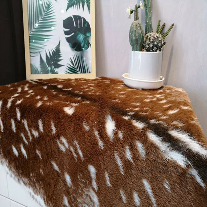 Sika Hjort Skin Område Golv Rug Imitation Animal Pelt Shape Handgjord Velvet Läder Carmert 220301