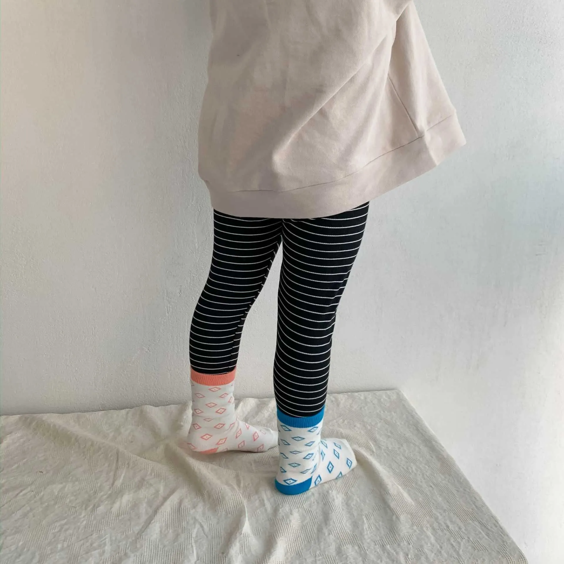 Vår Unisex Striped Leggings Boys and Girls Bomull Casual Base Pants 210708